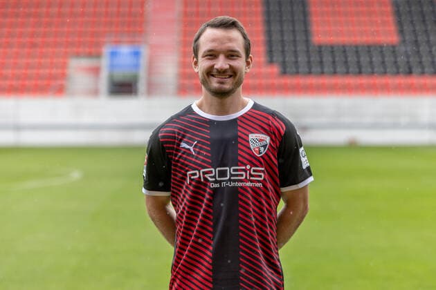 Peter Kurzweg 16, FCI FC Ingolstadt 04 2 BL, Porträttermin 2021 2022 2 Bundesliga FC Ingolstadt 04 season 2021 2022