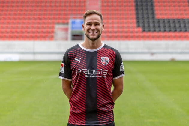 Michael Heinloth 17, FCI FC Ingolstadt 04 2 BL, Porträttermin 2021 2022 2 Bundesliga FC Ingolstadt 04 season 2021 2022