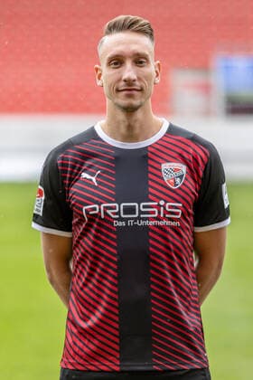Tobias Schröck 21, FCI FC Ingolstadt 04 2 BL, Porträttermin 2021 2022 2 Bundesliga FC Ingolstadt 04 season 2021 2022