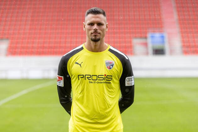 Goalkeeper Fabijan Buntic 24, FCI FC Ingolstadt 04 2 BL, Porträttermin 2021 2022 2 Bundesliga FC Ingolstadt 04 season 2021 2022