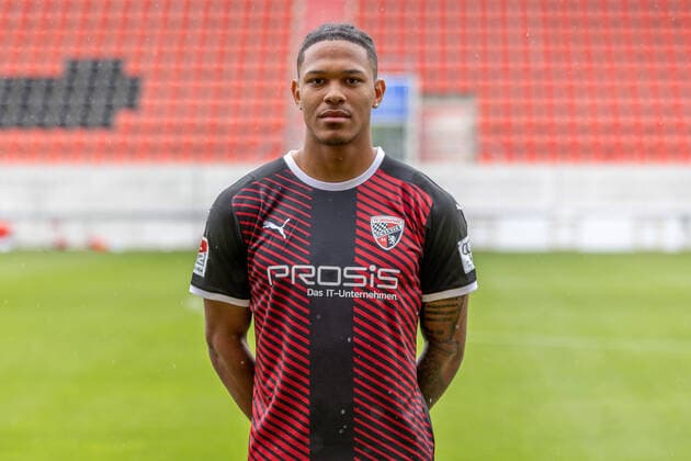 Justin Butler 31, FCI FC Ingolstadt 04 2 BL, Porträttermin 2021 2022 2 Bundesliga FC Ingolstadt 04 season 2021 2022