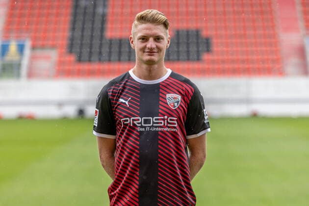 Maximilian Neuberger 38, FCI FC Ingolstadt 04 2 BL, Porträttermin 2021 2022 2 Bundesliga FC Ingolstadt 04 season 2021 2022