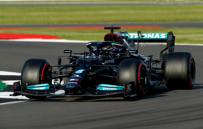 44 HAMILTON Lewis (gbr), Mercedes AMG F1 GP W12 E Performance, action during the Formula 1 Pirelli British Grand Prix 2021, 10th round of the 2021 FIA Formula One World Championship, WM, Weltmeisterschaft from July 16 to 18, 2021 on the Silverstone Circuit, in Silverstone, United Kingdom - FORMULE 1 : Grand prix de Grande Bretagne - Essais - Silverstone - 16 07 2021 DPPI Panoramic  00121020_F12021GP10GBR_JK136737