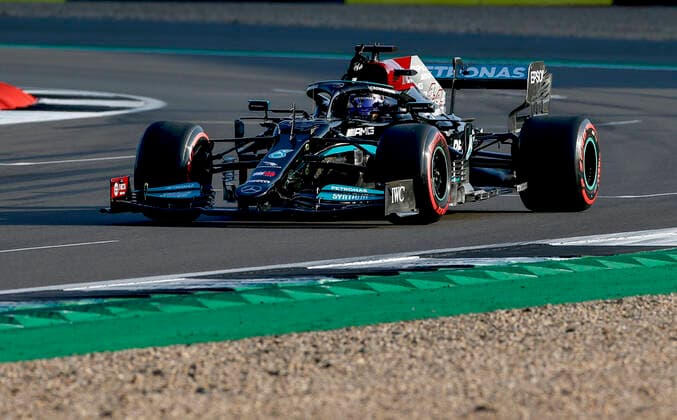 44 HAMILTON Lewis (gbr), Mercedes AMG F1 GP W12 E Performance, action during the Formula 1 Pirelli British Grand Prix 2021, 10th round of the 2021 FIA Formula One World Championship, WM, Weltmeisterschaft from July 16 to 18, 2021 on the Silverstone Circuit, in Silverstone, United Kingdom - FORMULE 1 : Grand prix de Grande Bretagne - Essais - Silverstone - 16 07 2021 DPPI Panoramic  00121020_F12021GP10GBR_JK137037