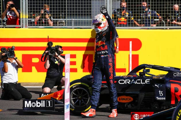 VERSTAPPEN Max (ned), Red Bull Racing Honda RB16B, portrait celebrating his first position during the Sprint Race Formula 1 Pirelli British Grand Prix 2021, 10th round of the 2021 FIA Formula One World Championship, WM, Weltmeisterschaft from July 16 to 18, 2021 on the Silverstone Circuit, in Silverstone, United Kingdom - FORMULE 1 : Grand prix de Grande Bretagne - Sprint - Silverstone - 17 07 2021 DPPI PANORAMIC  00121020__B3_9113_1