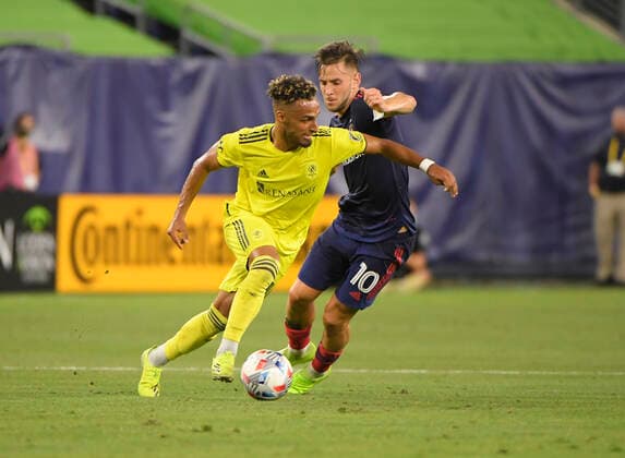 July 17, 2021: Nashville SC midfielder Hany Mukhtar (10) dribbles past Chicago Fire FC midfielder Alvaro Medran (10) during an MLS, Fussball Herren, USA game between Chicago Fire FC and Nashville SC at Nissan Stadium in Nashville TN Steve Roberts CSM Nashville United States - ZUMAc04_ 20210717_zaf_c04_025 Copyright: x@xStevexRobertsx