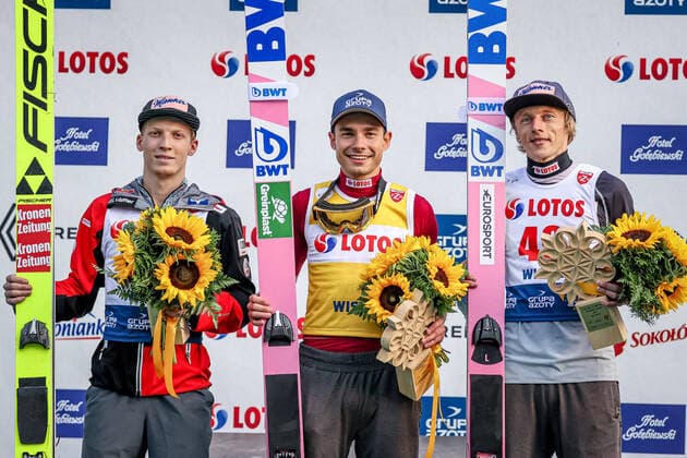 Bilder des Jahres 2021, Sport 07. Juli Sport Themen der Woche KW28 Sport Bilder des Tages 17.07.2021, Adam Malysz Arena, Wisla, POL, FIS Weltcup Skisprung, Sommer Grand Prix, Wisla, Herren, Siegerehrung, im Bild Jan Hoerl (AUT), Jakub Wolny (POL), Dawid Kubacki (POL) during the winner ceremony of men Summer Grand Prix for the FIS Ski jumping, Skispringen, Ski, nordisch World Cup at the Adam Malysz Arena in Wisla, Poland on 2021 07 17. **** OUT of AUT - Keine Weitergabe an Drittanbieter **** Wisla *** 17 07 2021, Adam Malysz Arena, Wisla, POL, FIS Ski Jumping World Cup, Summer Grand Prix, Wisla, Men, Award Ceremony, in picture Jan Hoerl AUT , Jakub Wolny POL , Dawid Kubacki POL during the winner ceremony of men Summer Grand Prix for the FIS Ski Jumping World Cup at the Adam Malysz Arena in Wisla, Poland on 2021 07 17 OUT of AUT No disclosure to third parties Wisla  EP_tad  