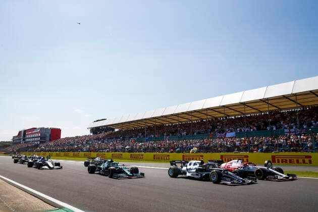 Start of the race, 10 GASLY Pierre (fra), Scuderia AlphaTauri Honda AT02, action during the Formula 1 Pirelli British Grand Prix 2021, 10th round of the 2021 FIA Formula One World Championship, WM, Weltmeisterschaft from July 16 to 18, 2021 on the Silverstone Circuit, in Silverstone, United Kingdom - FORMULE 1 : Grand prix de Grande Bretagne - Course - Silverstone - 18 07 2021 DPPI PANORAMIC  _V2_4496