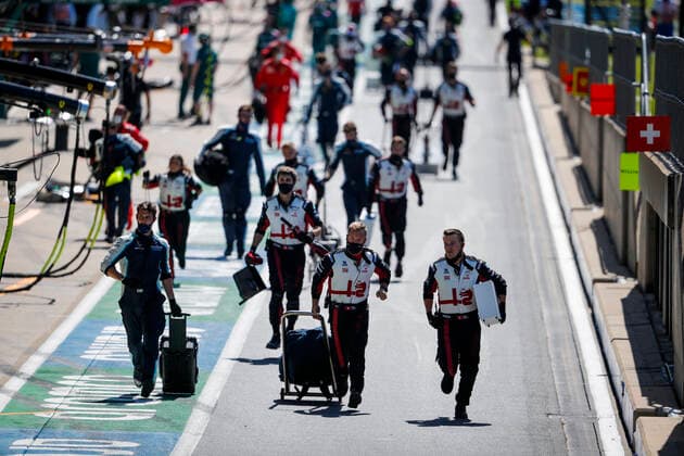 Alfa Romeo Racing ORLEN Team, ambiance during the Formula 1 Pirelli British Grand Prix 2021, 10th round of the 2021 FIA Formula One World Championship, WM, Weltmeisterschaft from July 16 to 18, 2021 on the Silverstone Circuit, in Silverstone, United Kingdom - FORMULE 1 : Grand prix de Grande Bretagne - Course - Silverstone - 18 07 2021 DPPI PANORAMIC  _V2_4451