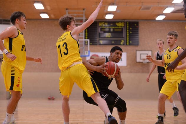 Jamal Salamune 13 Loewen Braunschweig vs Matthias Ratjen 13 Baskets Juniors Oldenburg during the match EWE Baskets Juniors Oldenburger TB vs SG Junior Löwen Braunschweig Basketball, NBBL, 17 07 2021, Season 2021 2022, Summer League, 5 Matchday Copyright xErikxHillmer EIBNERx EP ehr EWE Baskets Juniors Oldenburger TB vs SG Junior Löwen Braunschweig Basketball, NBBL, 17 07 2021, Season 2021 2022, Summer League, 5 Matchday Oldenburg Copyright: xErikxHillmer EIBNERx EP_ehr