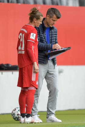 Football, Womens Bundesliga, 06 06 2021, FC Bayern Munich Eintracht Frankfurt In the picture Coaches of the women of FC Bayern Munich Jens SCHEUER and Simone LAUDEHR FC Bayern Munich, 21 tactical instruction before substitution Munich FC Bayern Campus Bayern Germany Copyright: Passion2Press MarkusxFischerx