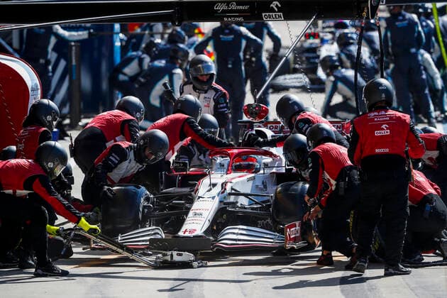 07 RAIKKONEN Kimi (fin), Alfa Romeo Racing ORLEN C41, pit stop during the Formula 1 Pirelli British Grand Prix 2021, 10th round of the 2021 FIA Formula One World Championship, WM, Weltmeisterschaft from July 16 to 18, 2021 on the Silverstone Circuit, in Silverstone, United Kingdom - FORMULE 1 : Grand prix de Grande Bretagne - Course - Silverstone - 18 07 2021 DPPI PANORAMIC  _V2_4803