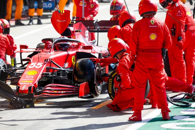 Slow stop for 55 SAINZ Carlos (spa), Scuderia Ferrari SF21, action during the Formula 1 Pirelli British Grand Prix 2021, 10th round of the 2021 FIA Formula One World Championship, WM, Weltmeisterschaft from July 16 to 18, 2021 on the Silverstone Circuit, in Silverstone, United Kingdom - FORMULE 1 : Grand prix de Grande Bretagne - Course - Silverstone - 18 07 2021 DPPI PANORAMIC  _V2_5015