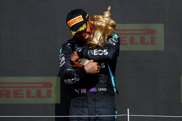 HAMILTON Lewis (gbr), Mercedes AMG F1 GP W12 E Performance, on the podium during the Formula 1 Pirelli British Grand Prix 2021, 10th round of the 2021 FIA Formula One World Championship, WM, Weltmeisterschaft from July 16 to 18, 2021 on the Silverstone Circuit, in Silverstone, United Kingdom - FORMULE 1 : Grand prix de Grande Bretagne - Course - Silverstone - 18 07 2021 DPPI PANORAMIC  _V2_5447
