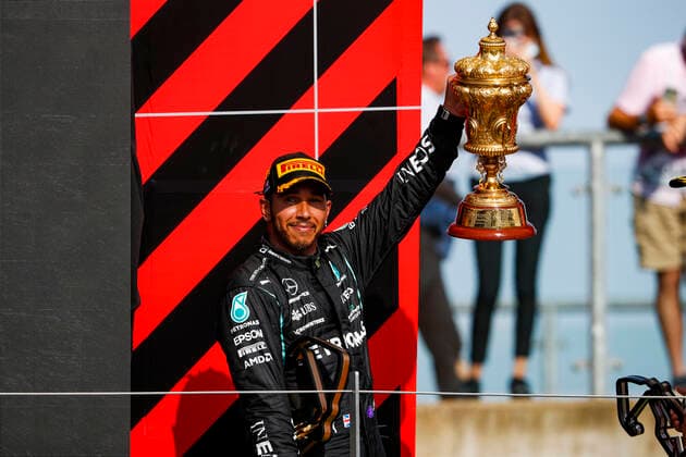 HAMILTON Lewis (gbr), Mercedes AMG F1 GP W12 E Performance, on the podium during the Formula 1 Pirelli British Grand Prix 2021, 10th round of the 2021 FIA Formula One World Championship, WM, Weltmeisterschaft from July 16 to 18, 2021 on the Silverstone Circuit, in Silverstone, United Kingdom - FORMULE 1 : Grand prix de Grande Bretagne - Course - Silverstone - 18 07 2021 DPPI PANORAMIC  _V2_5650