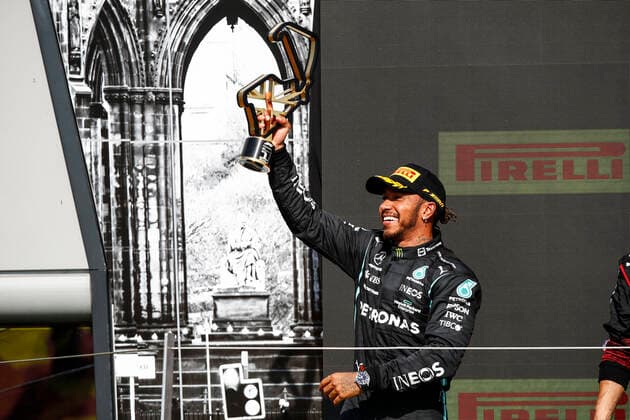 HAMILTON Lewis (gbr), Mercedes AMG F1 GP W12 E Performance, portrait celebrating his victory at the podium with the trophy during the Formula 1 Pirelli British Grand Prix 2021, 10th round of the 2021 FIA Formula One World Championship, WM, Weltmeisterschaft from July 16 to 18, 2021 on the Silverstone Circuit, in Silverstone, United Kingdom - FORMULE 1 : Grand prix de Grande Bretagne - Course - Silverstone - 18 07 2021 DPPI PANORAMIC  00121021__B2_9853
