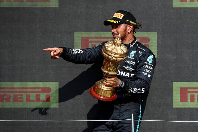 HAMILTON Lewis (gbr), Mercedes AMG F1 GP W12 E Performance, portrait celebrating his victory at the podium with the trophy during the Formula 1 Pirelli British Grand Prix 2021, 10th round of the 2021 FIA Formula One World Championship, WM, Weltmeisterschaft from July 16 to 18, 2021 on the Silverstone Circuit, in Silverstone, United Kingdom - FORMULE 1 : Grand prix de Grande Bretagne - Course - Silverstone - 18 07 2021 DPPI PANORAMIC  00121021__B2_9944