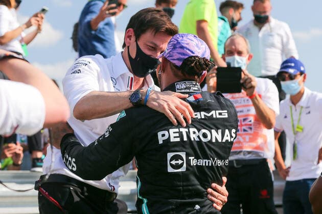 FORMULA 1 BRITISH GRAND PRIX, 18 07 2021 Silverstone Circuit,18 July 2021 Team Principal Ð Toto Wolff, Mercedes AMG Petronas Motorsport congratulates Lewis Hamilton (GBR), Mercedes AMG Petronas W12 after winning the FORMULA 1 PIRELLI BRITISH GRAND PRIX RACE at Silverstone, United Kingdom Editorial Use Only Copyright: xPhilxDuncanx ESM-0061-0008