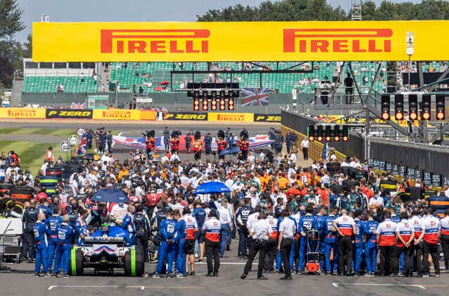 18th July 2021; Silverstone Circuit, Silverstone, Northamptonshire, England; Formula One British Grand Prix, Race Day; A packed grid prepares for the grand prix  ActionPlus12307273 TimxWilliams