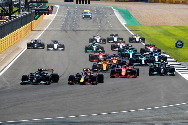 Start, 44 Lewis Hamilton GBR, Mercedes AMG Petronas F1 Team , 33 Max Verstappen NED, Red Bull Racing , 16 Charles Leclerc MON, Scuderia Ferrari Mission Winnow , 77 Valtteri Bottas FIN, Mercedes AMG Petronas F1 Team , F1 Grand Prix of Great Britain at Silverstone Circuit on July 18, 2021 in Silverstone, United Kingdom Photo by HOCH ZWEI Silverstone United Kingdom