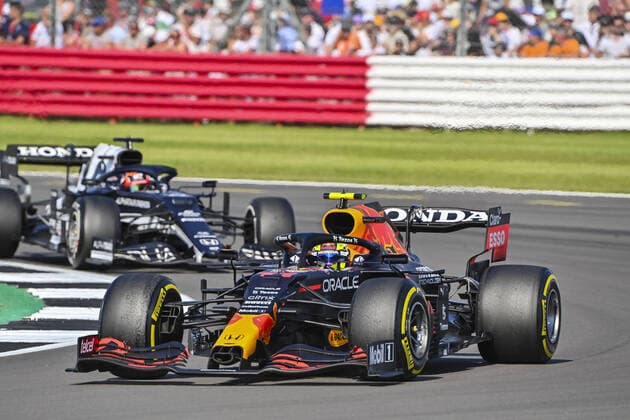 33 VERSTAPPEN Max (nld), Red Bull Racing Honda RB16B, action during the Formula 1 Pirelli British Grand Prix 2021, 10th round of the 2021 FIA Formula One World Championship, WM, Weltmeisterschaft from July 16 to 18, 2021 on the Silverstone Circuit, in Silverstone, United Kingdom - FORMULE 1 : Grand prix de Grande Bretagne - Course - Silverstone - 18 07 2021 DPPI PANORAMIC  00121021_GB2_2891