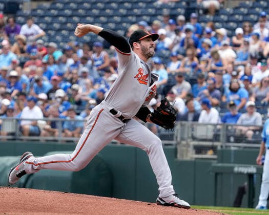 July 18, 2021: Baltimore Orioles starting pitcher Matt Harvey (32) delivers a pitch in the first inning at Kauffman Stadium in Kansas City, MO. Orioles defeated the Royals 5-0. CSM. Kansas City United States - ZUMAc04_ 20210718_zaf_c04_020 Copyright: xJonxRobichaudx