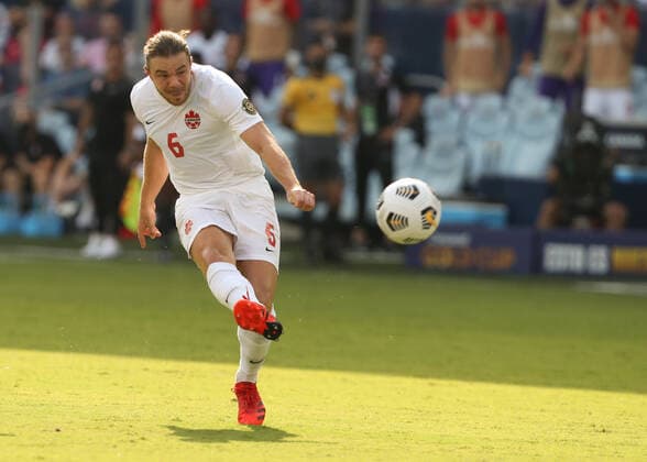 KANSAS CITY, KS - JULY 18: Canada midfielder Samuel Piette (6) takes a shot in the second half of a Concacaf Gold Cup match between Canada and the United States on Jul 18, 2021 at Children s Mercy Park in Kansas City, KS. (Photo by Scott Winters Icon Sportswire) SOCCER: JUL 18 Concacaf Gold Cup - USA v Canada Icon2107180202