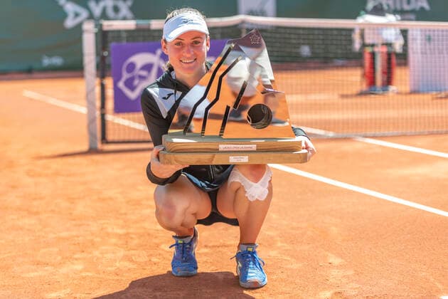 Switzerland: Tamara Zidanöek wins Lausanne 2021 tennis tournament WTA, Tennis Damen 250 Lausanne Switzerland, 07 17 2021: Tamara Zidanöek of Slovenia receives during the award ceremony, the trophy at the end of the match in the final, Lausanne 2021 tennis tournament WTA 250 Lausanne Switzerland Canton of Vaud Copyright: EricxDubost