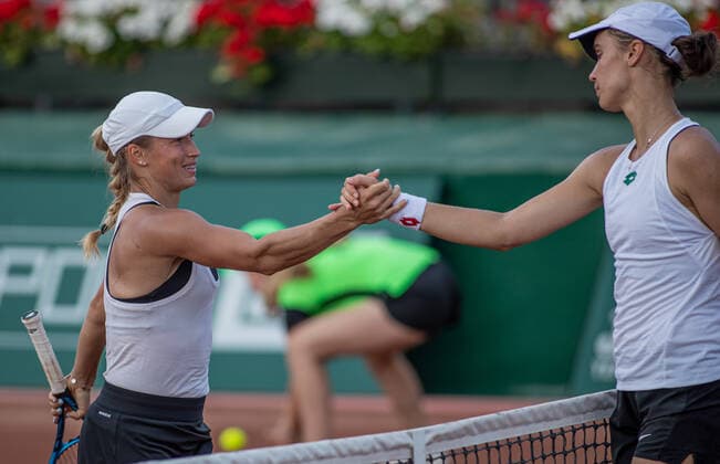 WTA, Tennis Damen Hungarian Grand Prix 2021 - Final The winner Yulia Putintseva of Kazakhstan shakes hand with runner up Kalinina Anhelina of Ukraine after the final at WTA Hungarian Grand Prix on July 18, 2021 in Budapest, Hungary. Budapest Hungary szaniszlo-notitle210718_npQ3a  Copyright: xRobertxSzaniszlox