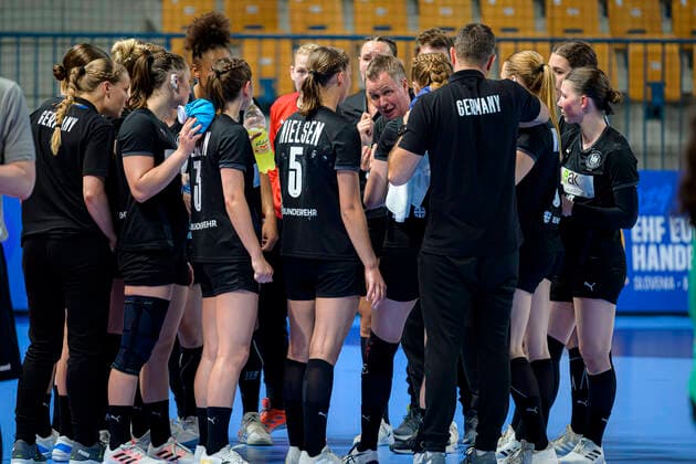 Celje, Slovenia 13 July 2021 EHF European Championship U19 Germany vs Sweden coach Andre Fuhr Germany Dortmund in time-out Celje Zlatorog Aren Slovenia