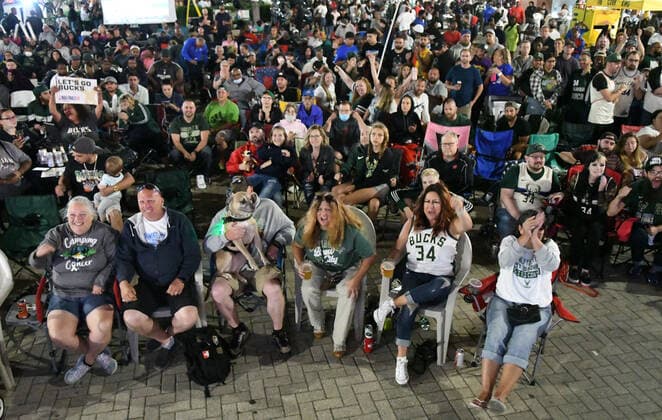 July 20, 2021, Racine, Wisconsin, USA: Fans cheer as a crowd estimated at up to 1,000 people watches the final minutes of the Milwaukee Bucks 105-98 victory over the Phoenix Suns to win the NBA, Basketball Herren, USA Championship at the â€oeDeer District Downtown†in Racine, Wisconsin Tuesday July 20, 2021. It was their first championship in 50 years. The â€oeDeer District Downtown,†modeled after the Deer District outside the Bucks arena in Milwaukee, enabled fans to gather on Monument Square in the middle of downtown and watch the game on large screen TVs. Racine USA - ZUMAh154 20210720_znp_h154_005 Copyright: xMarkxHertzbergx