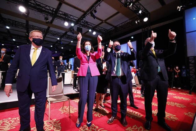 (210721) -- TOKYO, July 21, 2021 -- Members of the Brisbane 2032 delegation celebrate after Brisbane was announced as the 2032 Summer Olympics host city during the 138th International Olympic Committee (IOC) Session in Tokyo, Japan, on July 21, 2021. (Photo by Getty Images) ( Pool via Xinhua) (SP)TOKYO-JAPAN-IOC-138TH SESSION ToruxHanai 