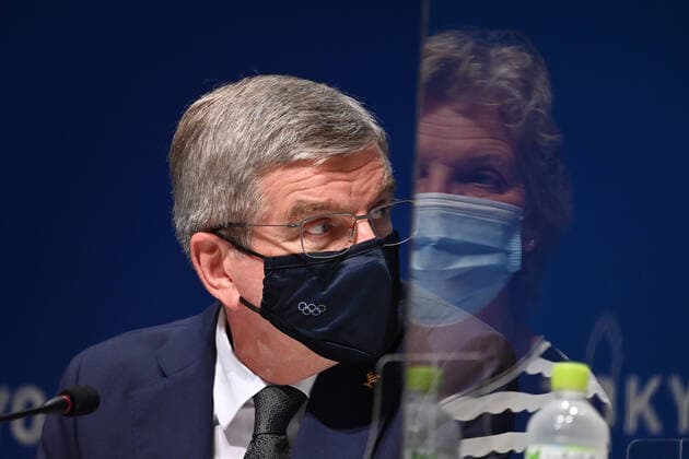 IOC President Dr Thomas BACH in front of the logo Tokyo 2020 and the Olympic rings Wegt Mundschutz,Maske Spiegelbild von Kristin KLOSTER, Einzelbild,angeschnittenes Einzelmotiv,Portraet,Portrait,Portrait, IOC Press Conference on 21 07 2021 Olympic Summer Games 2020, from 23 07 08 2021 in Tokyo Japan Â