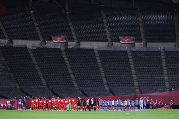 (L to R) Canada team group, Mannschaftsbild, Totale (CAN), Japan women s team group (JPN), JULY 21, 2021 - Football Soccer : Women s First Round Group E match between Japan 1-1 Canada during the Tokyo 2020 Olympic Games, Olympische Spiele, Olympia, OS at the Sapporo Dome in Hokkaido, Japan. Noxthirdxpartyxsales  (165103970)