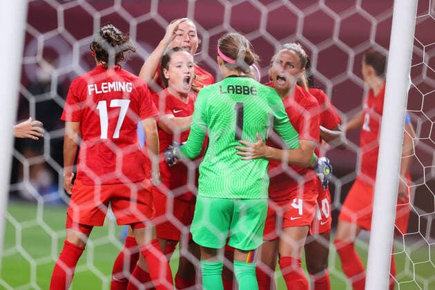 Sport Bilder des Tages Canada team group, Mannschaftsbild, Totale (CAN), JULY 21, 2021 - Football Soccer : Women s First Round Group E match between Japan 1-1 Canada during the Tokyo 2020 Olympic Games, Olympische Spiele, Olympia, OS at the Sapporo Dome in Hokkaido, Japan. Noxthirdxpartyxsales  (165121272)