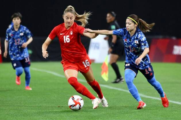 Japan v Canada: Women s Football - Olympics: Day -2 (14)HASEGAWA Yui of Team Japan battles for possession with (16)BECKIE Janine of Team Canada during the Women s First Round Group E match between Japan and Canada during the Tokyo 2020 Olympic Games, Olympische Spiele, Olympia, OS at Sapporo Dome stadium on July 21, 2021 in Sapporo, Hokkaido, Japan. Sapporo Japan aref-notitle210721_np374  Copyright: xAymanxArefx