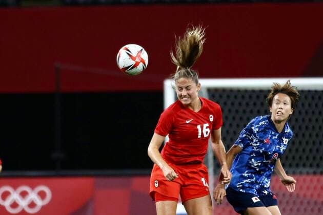 Japan v Canada: Women s Football - Olympics: Day -2 (6)SUGITA Hina of Team Japan battles for possession with (16)BECKIE Janine of Team Canada during the Women s First Round Group E match between Japan and Canada during the Tokyo 2020 Olympic Games, Olympische Spiele, Olympia, OS at Sapporo Dome stadium on July 21, 2021 in Sapporo, Hokkaido, Japan. Sapporo Japan aref-notitle210721_np69K  Copyright: xAymanxArefx
