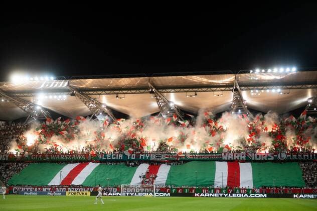 Bilder des Jahres 2021, Sport 07. Juli Sport Themen der Woche KW29 Sport Bilder des Tages 21.07.2021 WARSZAWA ( POLAND ) PILKA NOZNA ( FOOTBALL ) KWALIFIKACJE UEFA LIGA MISTRZOW ( UEFA CHAMPIONS LEAGUE QUALIFIERS ) MECZ LEGIA WARSZAWA - FC FLORA TALLINN ( GAME ) NZ KIBICE OPRAWA RACE PIROTECHNIKA FOTO MATEUSZ SLODKOWSKI CYFRASPORT NEWSPIX.PL --- Newspix.pl  20210721_CS_MS_050