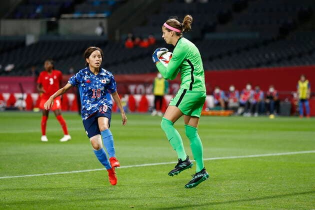 (L-R) Mana Iwabuchi (JPN), Stephanie Labbe (CAN), JULY 21, 2021 - Football Soccer : Tokyo 2020 Olympic Games, Olympische Spiele, Olympia, OS Women s football 1st round group E match between Japan 1-1 Canada at the Sapporo Dome in Sapporo, Japan. Noxthirdxpartyxsales  (0126600515st)