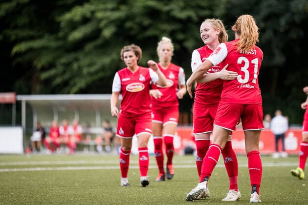 Test match 1 FC Koeln Vorwaerts SpoHo 21 07 2021 Goal celebrations Rachel Rinast 31, 1 FC Koeln , Amber Barrett 22, 1 FC Koeln Test match 1 FC Koeln Vorwaerts SpoHo, Koeln, Geissbockheim DFL REGULATIONS PROHIBIT ANY USE OF PHOTOGRAPHS AS IMAGE SEQUENCES AND OR QUASI VIDEO Copyright: xBEAUTIFULxSPORTS Wunderlx