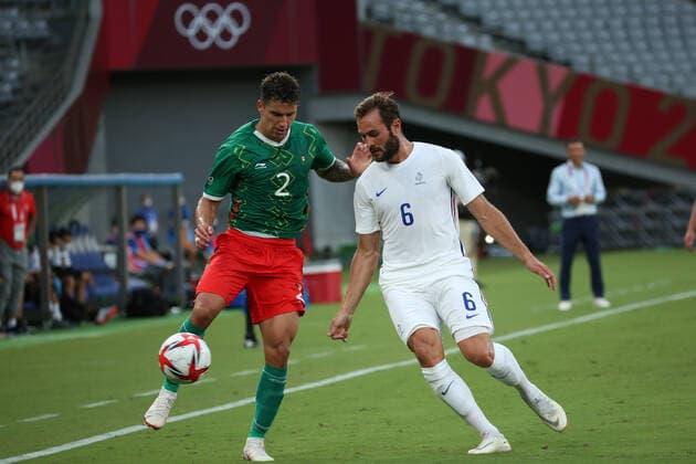 July 22, 2021, Chofu, Tokyo, Japan: Lucas TOUSART of France defends on Jorge SANCHEZ of Mexico during the Group A Pool Game of the Men s Football tournament at the Tokyo Stadium on July 22nd 2021 in Tokyo, Japan Chofu Japan - ZUMAc179 20210722_zep_c179_057 Copyright: xMickaelxChavetx