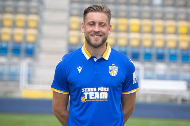 Jena , 220721 , Football Regionalliga , FC Carl Zeiss Jena , Appointment appointment , Portraits in the picture Dennis Slamar
