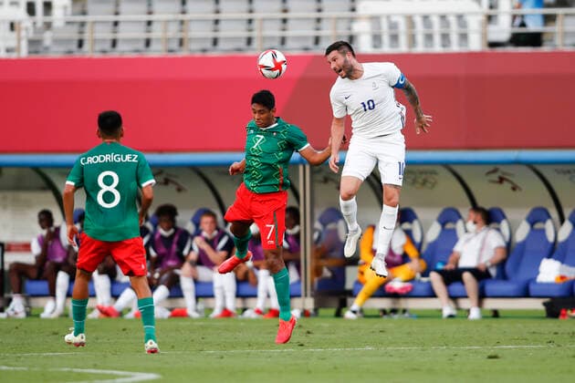 July 22, 2021, Tokyo, Japan: LUIS ROMO (7) of Mexico and ANDRE-PIERRE GIGNAC (10) of France competes for the ball during a men s soccer game between Mexico and France at the Tokyo Stadium for the Tokyo 2020, Olympic Games, Olympische Spiele, Olympia, OS Mexico won the match 4-1. Tokyo Japan - ZUMAm191 20210722_zap_m191_016 Copyright: xRodrigoxReyesxMarinx