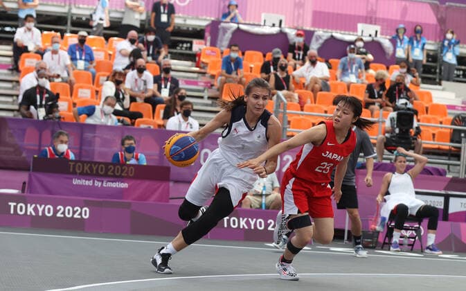 TOKYO, JAPAN - JULY 24, 2021: ROC Team s Yulia Kozik (L) and Japan s Mai Yamamoto are in action in their women s 3x3 basketball pool round match at Aomi Urban Sports Park. Stanislav Krasilnikov TASS  TS109196