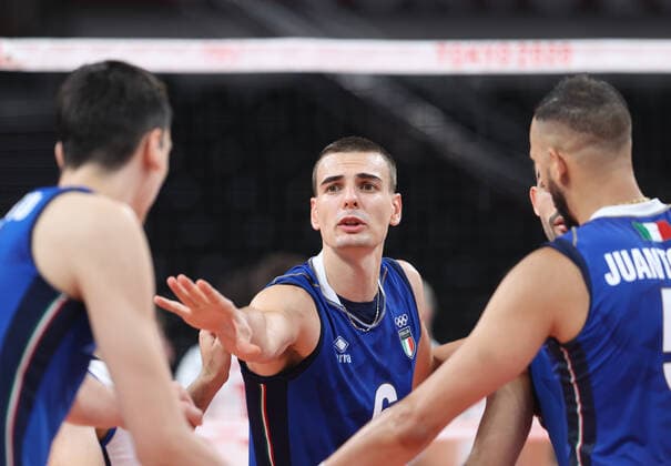 (210724) -- DONGJING, July 24, 2021 -- Players of Italy celebrate scoring during the men s volleyball preliminary round match between Italy and Canada at Tokyo 2020 Olympic Games, Olympische Spiele, Olympia, OS in Tokyo, July 24, 2021. ) (TOKYO2020)JAPAN-TOKYO-OLY-MEN-VOLLEYBALL DingxTing 