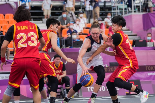(210724) -- TOKYO, July 24, 2021 -- Anastasiia Logunova of the ROC breaks through during the women s 3x3 basketball pool round match between China and the Russian Olympic Committee (ROC) in Tokyo, Japan, July 24, 2021. ) (TOKYO2020)JAPAN-TOKYO-OLY-3X3 BASKETBALL-WOMEN S POOL ROUND ZhangxXiaoyu 