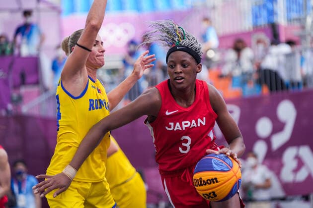(210724) -- TOKYO, July 24, 2021 -- Stephanie Mawuli (R) of Japan breaks through during the women s 3x3 basketball pool round match between Romania and Japan in Tokyo, Japan, July 24, 2021. ) (TOKYO2020)JAPAN-TOKYO-OLY-3X3 BASKETBALL-WOMEN S POOL ROUND ZhangxXiaoyu 