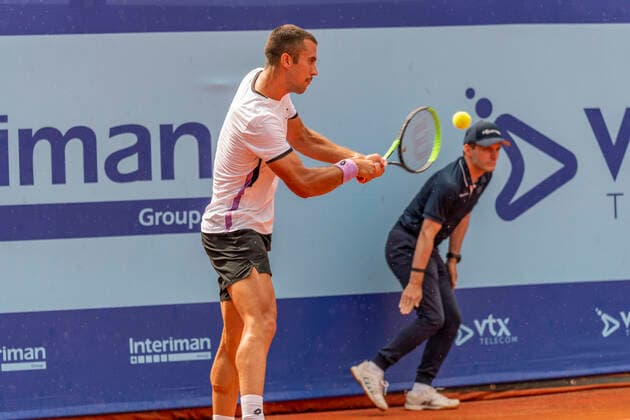 Switzerland: Semi-final of the Gstaad Swiss Open ATP, Tennis Herren Tour 250 Series tournament Gstaad Switzerland, 07 24 2021: Laslo Djere of Serbia is in action during the Gstaad Swiss Open ATP Tour 250 Series 2021 tournament final Gstaad Roy Emerson Arena Switzerland Canton of Bern Copyright: EricxDubost