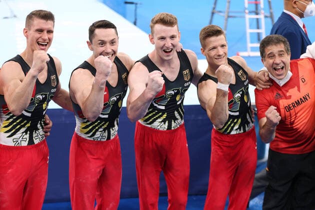 Bilder des Jahres 2021, Sport 07. Juli Sport Themen der Woche KW29 Sport Bilder des Tages German team (Lukas Dauser, Andreas Toba; Nils Dunkel; Philipp Herder and head coach Valeri Belenki) after qualification at 2021 Olympic Games, Olympische Spiele, Olympia, OS - Tokyo2020 - in Tokyo; 24 07 2021; *** German team Lukas Dauser, Andreas Toba Nils Dunkel Philipp Herder and head coach Valeri Belenki after qualification at 2021 Olympic Games Tokyo2020 in Tokyo 24 07 2021 