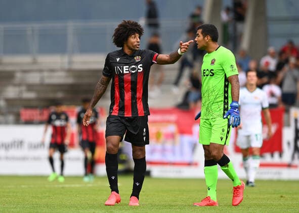 Football, Men, 2021 2022 season, Test match in Imst Austria , 1 FC Union Berlin OGC Nice, v l Bonfim Dante OGC Nice and goalkeeper Walter Benitez OGC Nice are served at the break, 24 07 2021, Copyright: xMatthiasxKochx